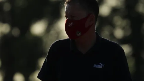 El directivo fue interpelado por los casos específicos de Madueña y Peña