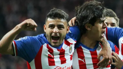 Los prometedores números goleadores de Macías y Vega