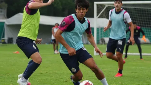 El plantel de Chivas sigue aceitando sus piezas tras el parón
