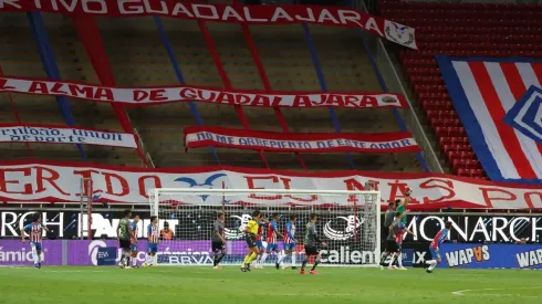 Chivas jugó este sábado con las pancartas y "tifos" tradicionales de sus barras principales