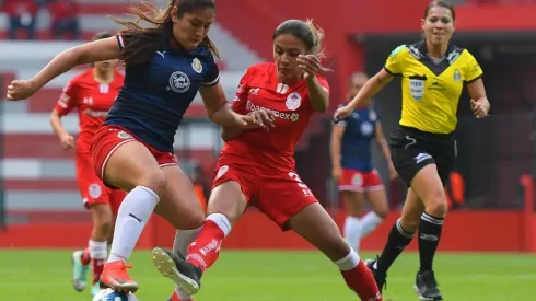 Barrientos sigue adaptándose al rol de futbolista profesional