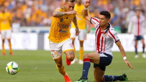 Eduardo Vargas y Carlos Salcedo no serán de la partida este miércoles ante Chivas