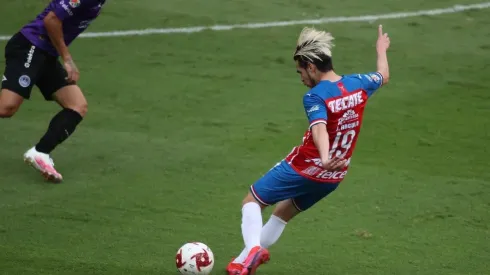 El disparo de Angulo se desvió levemente en Meraz para dejar sin opción al portero de los sinaloenses