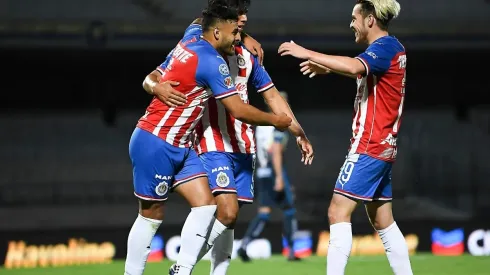 Macías, Vega y Angulo han armado un productivo tridente en Chivas en esta pretemporada