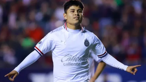 Afición de Chivas explota y critica el estado físico de la Chofis López