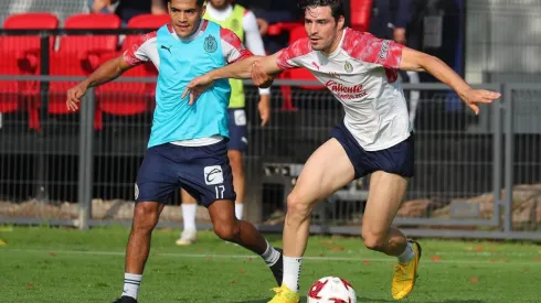 Hay voces que proponen probar al "Pollo" Briseño en la banda derecha para reemplazar al "Chapito" Sánchez