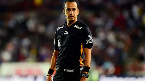 Eduardo Galván es el árbitro del Santos vs. Chivas.