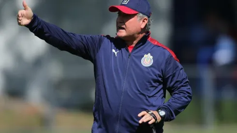 Víctor Manuel Vucetich quiere ir paso a paso en Chivas