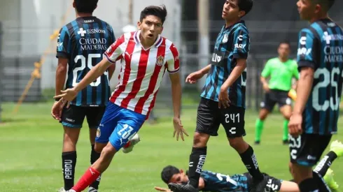 Salcido Jr resolvió una jugada en el área para anotar el gol que selló el empate para Chivas en la división Sub-17