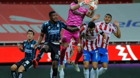 El error inicial de Toño Rodríguez costó el empate y que luego no pudo resarcir Macías al fallar un penal para Chivas