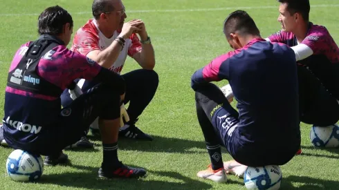 El cuerpo técnico de Chivas deberá decidirse entre Toño Rodríguez o Raúl Gudiño para el Clásico Nacional