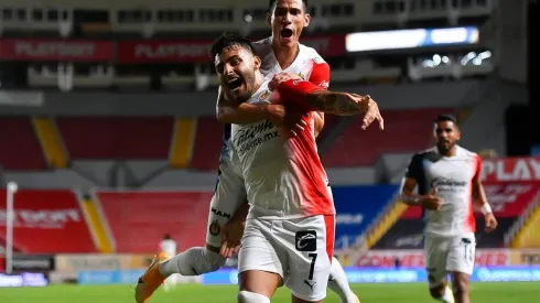 El técnico de Chivas considera que tanto Vega como Antuna son inamovibles en su alineación