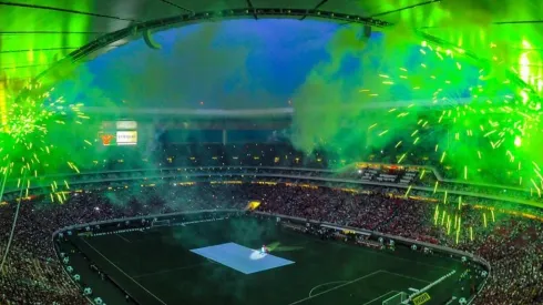 Chivas entrena y celebra la Independencia de México.