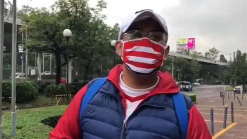 "Jorge" fue sorprendido por la plantilla de Chivas afuera del hotel de concentración