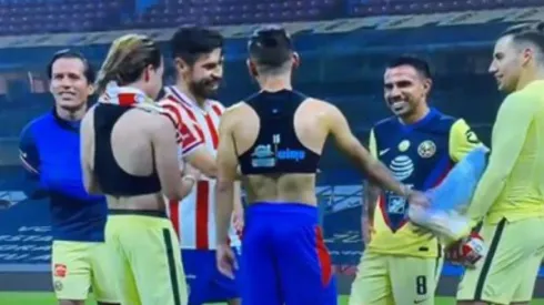 Oribe aclara polémica por el cambio de playeras