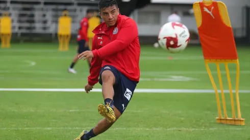 Fernando Beltrán regresa a la alineación de Chivas para acompañar al "Gallito" Vázquez en contención