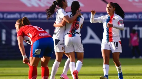 Chivas sigue luchando por finalizar como líder de la tabla de posiciones