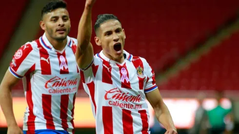 Uriel Antuna lideró la ofensiva de Chivas un gol y una asistencia para imponerse en el Clásico Tapatío