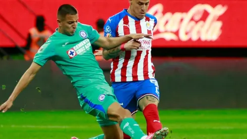 Cristian Calderón y Roberto Alvarado comparten ciclo en el Tri olímpico y pudieran compartir equipo en Chivas