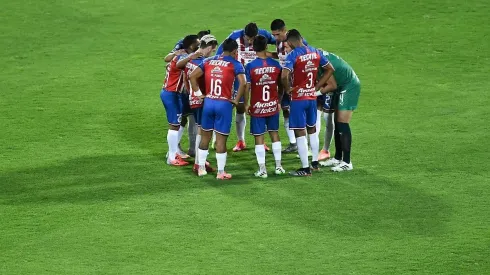 El plantel de Chivas pudiera atravesar un nuevo brote en su vestidor y se confirmará este sábado