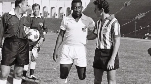 Pelé enfrentó en reiteradas oportunidades a las Chivas, pero el 10 de octubre d 1975 estuvo muy cerca de enfundarse la playera rojiblanca