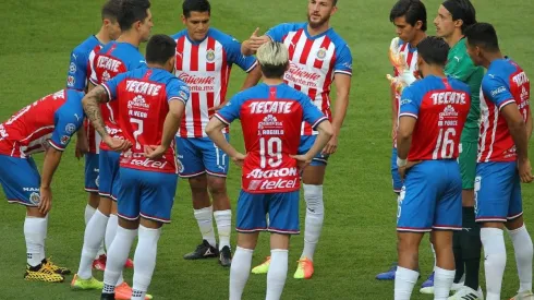 Chivas visita este sábado a Pumas con una alineación que presenta variantes tras los contagios del cuerpo técnico y la lesión de Macías
