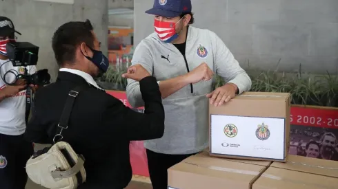 Vergara presagió este nuevo Clásico Nacional tras repartir despensas a los Mariachis en Jalisco al caer ante América