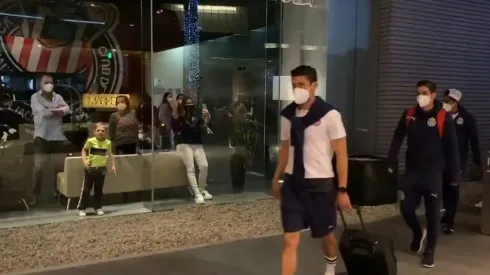 Los jugadores fueron alentados con la respectiva distancia por los aficionados en la capital