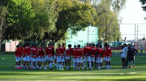 El plantel de Chivas realizó una ligera sesión vespertina en Verde Valle