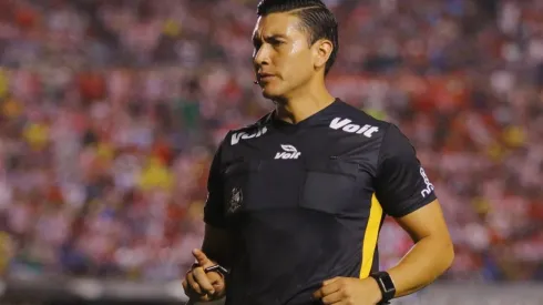 Árbitros confirmados para el debut de Chivas ante Puebla