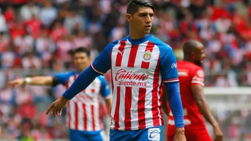 Alan Pulido demanda a Chivas ante la FMF.