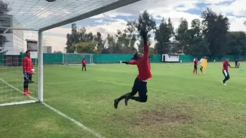 Adrián Villalobos resaltó en la sesión de este sábado con un golazo en el área tras un potente remate
