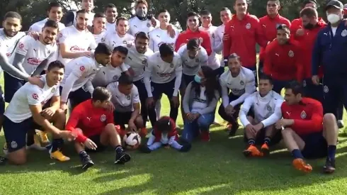 Hermoso gesto de Chivas para con Grecia, una ChivaHermanita especial