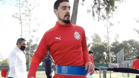 Josecarlos Van Rankin continúa entrenando con el primer equipo de Chivas y podría jugar la Liga MX si no emigra