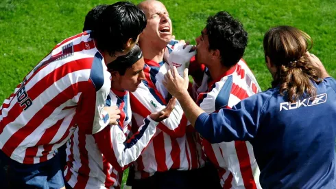 Bautista anotó el gol que dio la voltereta al marcador y selló el título 11 de las Chivas