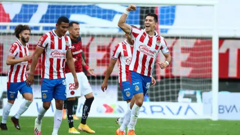 Molina anotó de cabeza su primer gol del 2021 para las Chivas