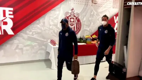 Chivas ya se encuentra en el vestidor principal para ultimar los detalles de este partido vibrante