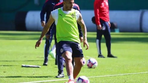 Vega se mantiene a la espera de su compañero José Juan Macías para recuperar su dupla de ataque en Chivas