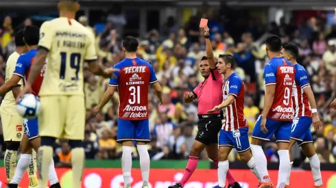 El árbitro que dirigirá León vs. Chivas por Liga MX