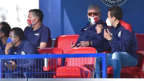 El directivo y el estratega aparecieron en el Estadio Akron.