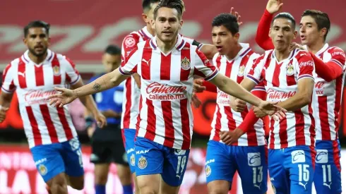 Angulo le anotó a su ex equipo el gol que le dio a Chivas el pase a los Cuartos de Final en el Guard1anes 2020