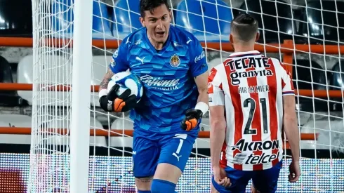 Gudiño salvó a las Chivas de una durísima derrota en Pachuca