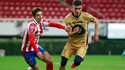 Isaac Brizuela como lateral fue la novedad que mandó Vucetich ante Pumas.