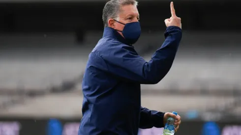 Peláez se mostró un tanto molesto al aclarar el tema.