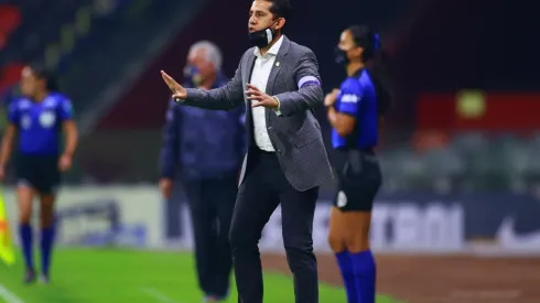 Mejía ganó su primer Clásico como entrenador de Chivas.