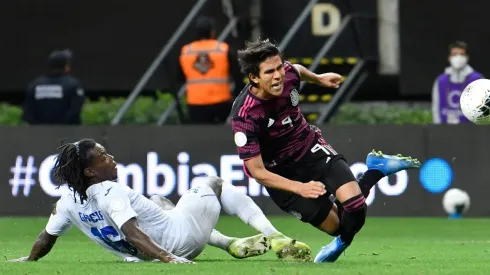 Macías marcó el penalti con el que empataron a Honduras.