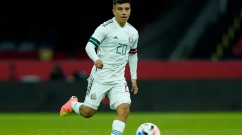 El volante de Chivas perdió su lugar para estar en el Preolímpico.