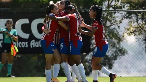 Chivas Femenil pelea por el superlíderato de la campaña.