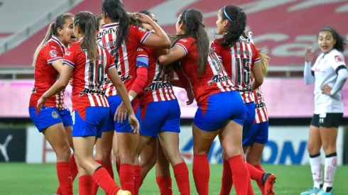 El Rebaño Sagrado tiene pie y medio en Semifinales.