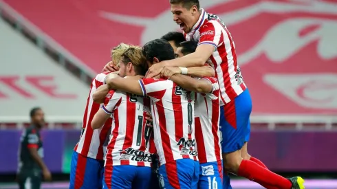 El Rebaño Sagrado busca refuerzos a bajo costo.